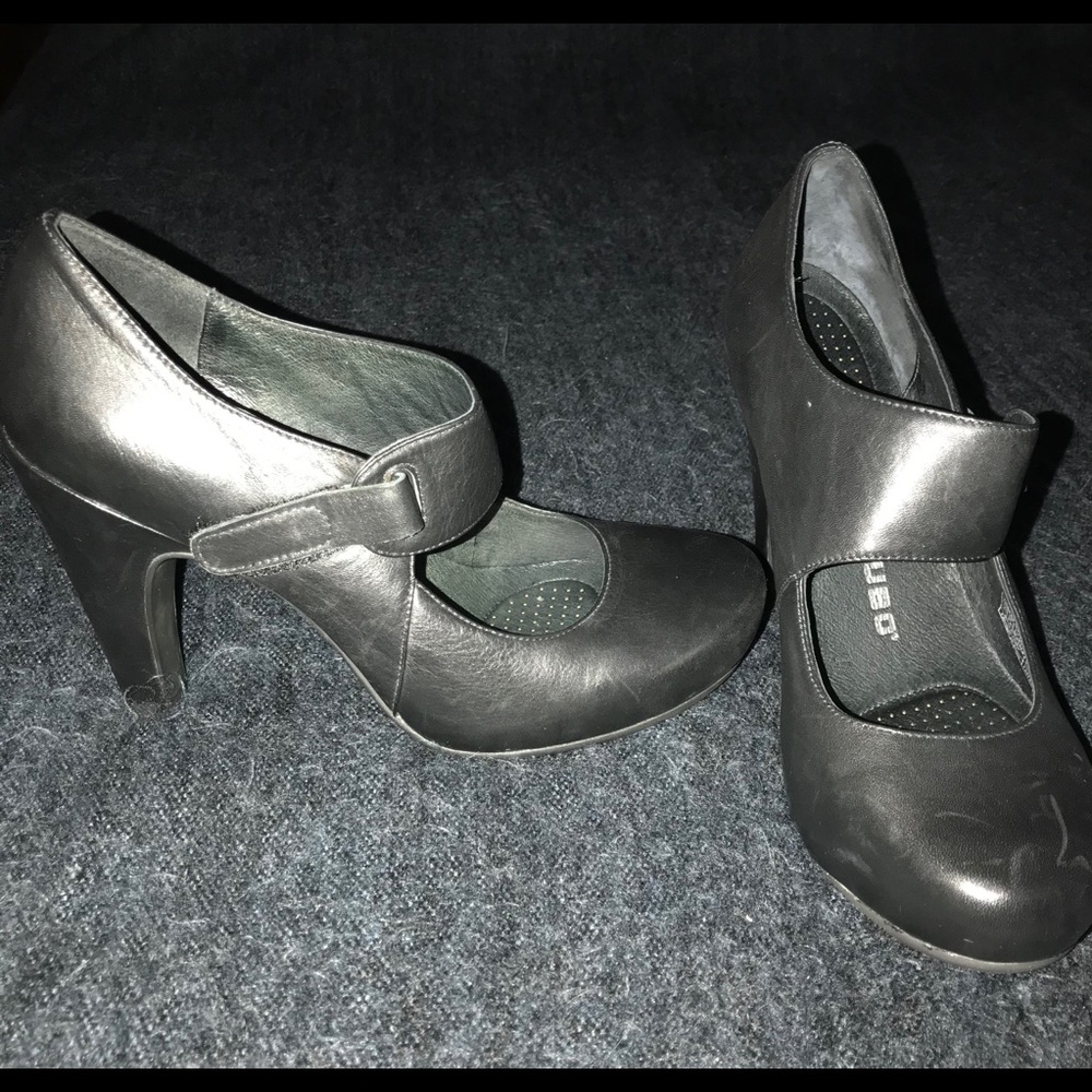 TSUBO MaryJanes. Size 7.5M